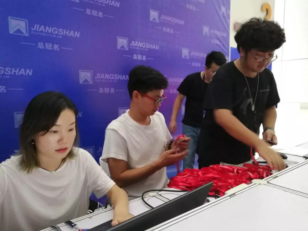 廣州首|屆國際工程機械配件展現場